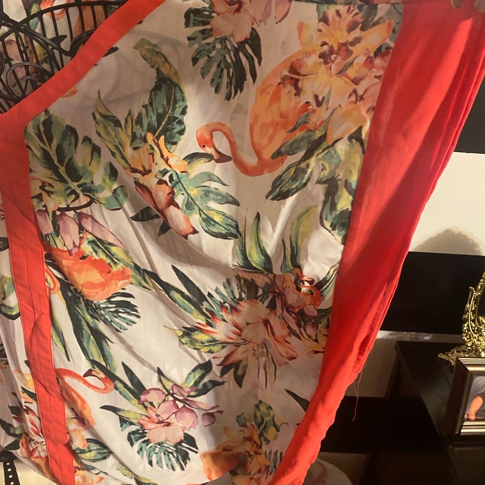 Over size blouse. - Picture 2 of 4